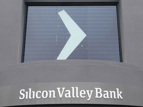 Une grande banque a fait faillite. Voici pourquoi ce n'est pas encore 2008 2 Un panneau de la Silicon Valley Bank est affiché au siège de la société à Santa Clara, en Californie, le vendredi 10 mars 2023. La Federal Deposit Insurance Corporation saisit les actifs de la Silicon Valley Bank, marquant la plus grande faillite bancaire depuis la Washington Mutual au plus fort de la crise financière de 2008. La FDIC a ordonné la fermeture de la Silicon Valley Bank et a immédiatement pris position sur tous les dépôts à la banque vendredi.