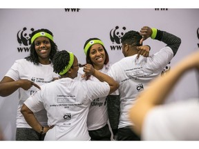 CN Tower climbers show off their WWF T-shirts with climb times (c) WWF-Canada