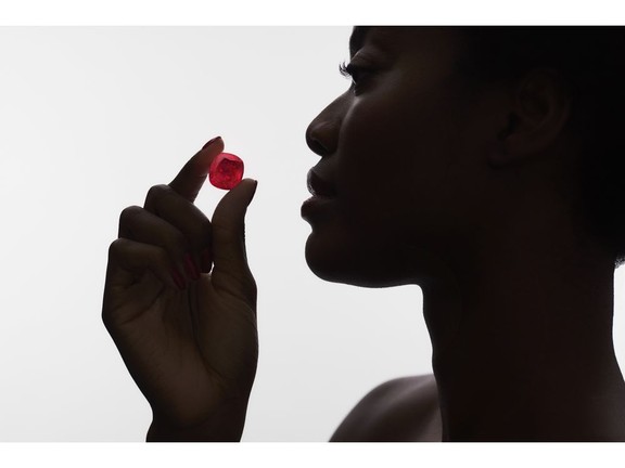 จากเหมืองสู่แท่นประมูล: Sotheby's จะเปิดประมูลหนึ่งในการค้นพบอัญมณี ...