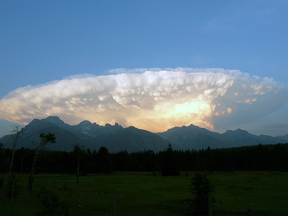 A thundercloud reaches the troposphere