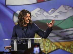 Victorious Smith urges Albertans to unite against Ottawa on climate and energy