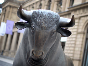 Bull statue representing bull market