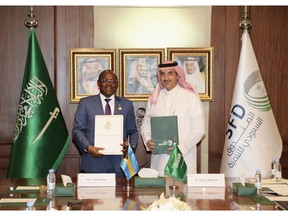 (from left to right) Deputy Prime Minister and Minister of The Bahamas Ministry of Tourism, Investments & Aviation, Hon. Isaac Chester Cooper & The Saudi Fund for Development (SFD) Chief Executive Officer, H.E. Sultan Al-Marshad.