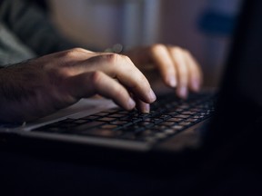Workers have become more active on chat platforms after 6 and 8 p.m.