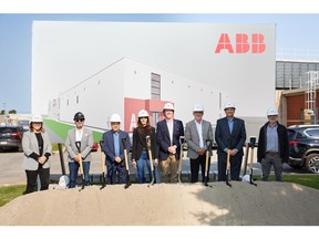 In the photo: Katie Bessette, ABB; Bruno Verenini, Architecture 49; Luciano Salvatore, GLS; Roula Abi-Ghanem, Montoni; Tim Thomas, Mayor of Pointe-Claire; Alain Quintal, ABB; Vince Pesce, ABB; Brent Cowan, Councillor for District 8 -Oneide, Pointe-Claire