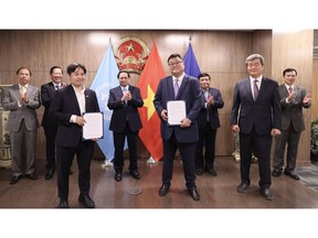 The signing ceremony was witnessed by Vietnam Prime Minister Pham Minh Chinh, his delegation, and both companies' executives