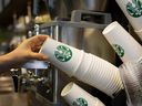 Pemesanan melalui ponsel telah menjadi bagian penting dari bisnis Starbucks.