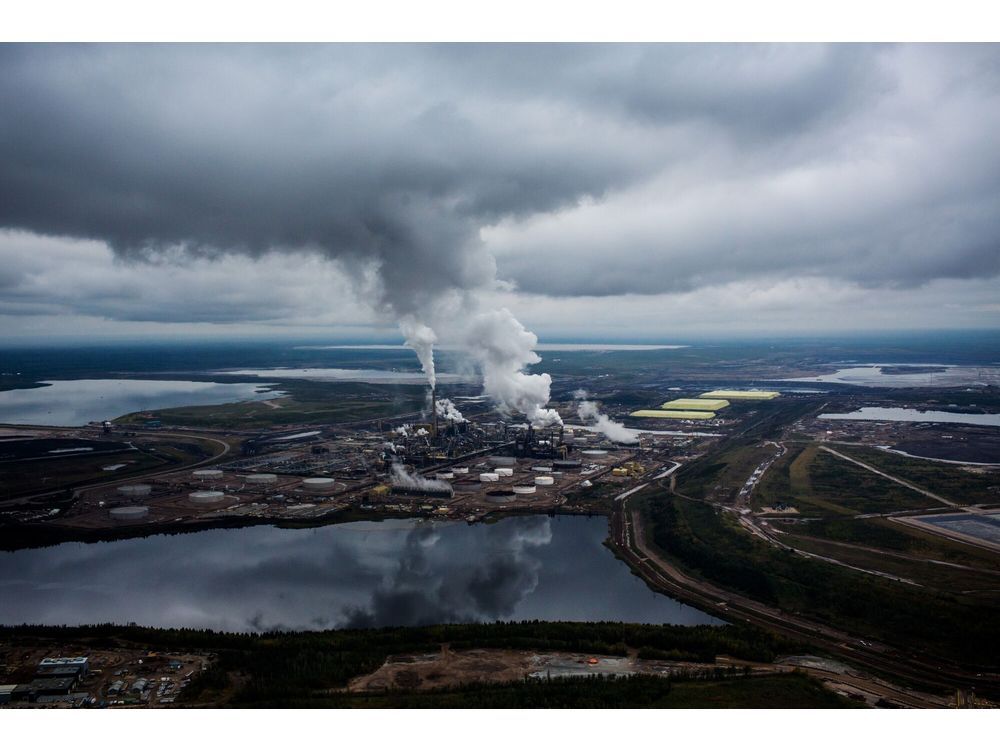 Trudeau's OilEmissions Cut to Test Industry's Climate Resolve