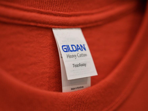 A tag on a Gildan T-shirt