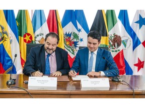 BYD and OLADE Form Strategic Partnership (Left: Executive Secretary of OLADE, Andrés Rebolledo Smitmans; Right: Country Manager of BYD Ecuador, Jorge Burbano)