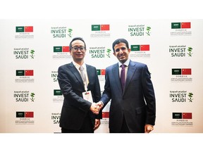Aqara President Zhen Lin and iot squared Chief Commercial Officer Shabbab H. Alghamdi at the MoU signing ceremony