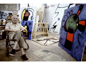 In the photo published in this article, dated 1978, the renowned Catalan surrealist painter Joan Miró is seated in his Taller Sert, surrounded by his painting