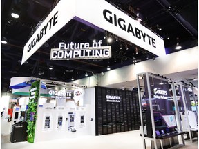 GIGABYTE's presentation at CES includes cutting-edge AI/HPC servers, servers for advanced data centers, green computing solutions, AIoT, and AI-powered flagship computers, embodying the booth theme "Future of COMPUTING".
