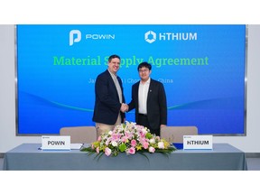 Powin VP Global Procurement Jason Eschenbrenner (left) and Hithium VP Monee Pang (right) after signing the new agreement.
