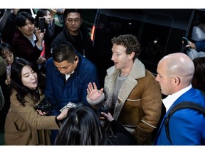 Mark Zuckerberg, center right, arrives at the LG Electronics Inc. headquarters in Seoul on Feb. 28.