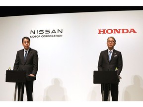 الرئيس التنفيذي لشركة نيسان أوشيدا، على اليسار، والرئيس التنفيذي لشركة هوندا ميبي خلال مؤتمر صحفي يوم 15 مارس. المصور: كوسوكي أوكاهارا / بلومبرج