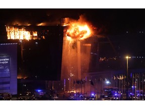 Kebakaran terjadi di gedung konser Balai Kota Crocus setelah insiden penembakan di Krasnogorsk pada 22 Maret.