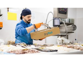 DryPack is a sustainable seafood box that can replace non-recyclable expanded polystyrene (EPS) foam boxes.