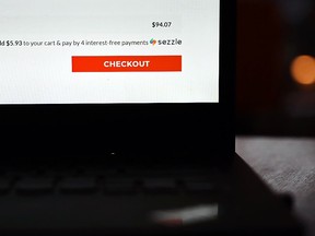 Penundaan selama bertahun-tahun dalam mengadopsi sistem pembayaran yang lebih cepat, yang dikenal sebagai Real-Time Rail, berarti pedagang harus menunggu uang terhutang, jumlah konsumen yang dapat mereka kirim secara elektronik terbatas, dan siapa pun dapat ketahuan terlambat membayar jatuh tempo. untuk memperlambat kecepatan transfer. Logo Sezzle terlihat di keranjang belanja online seseorang di laptop di Vernon, BC, Rabu, 18 November 2020.
