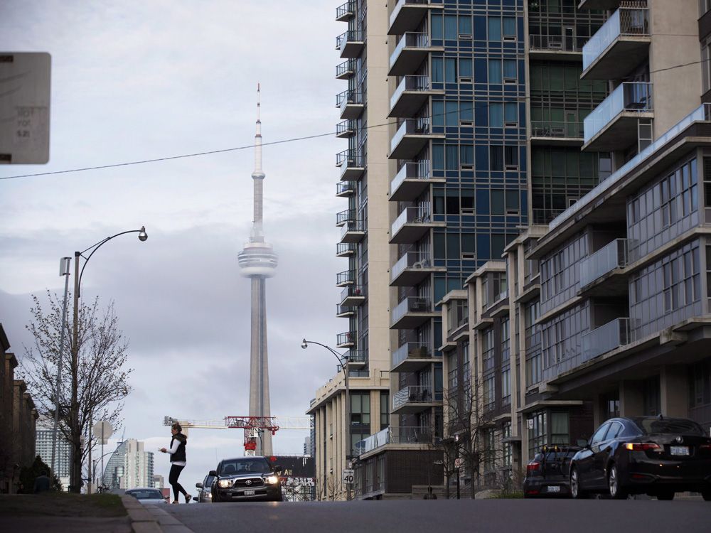 Toronto area condo market rents drop the most in 15 years 