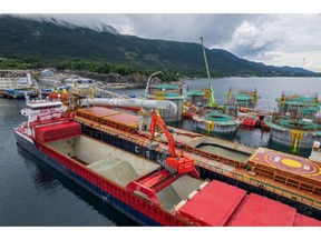 Peak and CSL have a history of collaborating on innovative solutions, including the installation of ballast material into 11 floating foundations for the Hywind Tampen project. Peak CSL Group aims to deliver safe, timely and cost-efficient solutions that reduce the environmental footprint of projects.