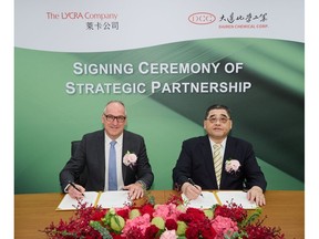 Left to right: Steve Stewart, Chief Brand and Innovation Officer, The LYCRA Company, and Shean-Tung Lin, Chairman, Dairen Chemical Corporation (DCC), sign a letter of intent for DCC to convert QIRA® into environmentally friendly PTMEG for biochemistry-derived LYCRA® fiber.