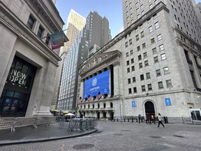 ニューヨーク証券取引所(中央)は2024年6月4日火曜日。5月の米製造業が縮小したとの報告を受け、欧州とアジアの株価は火曜日、ほぼ全面安となった。