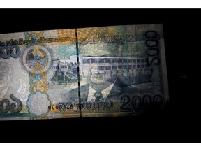 Kaysone Phomvihane, mantan perdana menteri dan presiden Laos, terlihat pada uang kertas Laos pecahan 2000 kip di Bangkok, Thailand, pada Senin, 17 Oktober 2016. Perekonomian Laos diperkirakan akan tumbuh sebesar 6,8 persen per tahun di masa mendatang, menurut dengan perkiraan Bank Pembangunan Asia. Fotografer: Brent Lewin/Bloomberg