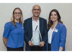 Bob Mehr receives the 2024 Canadian Compounding Pharmacist of the Year award from PCCA Canada's General Manager Amanda Cassel (left) and Dianna Fenerty.