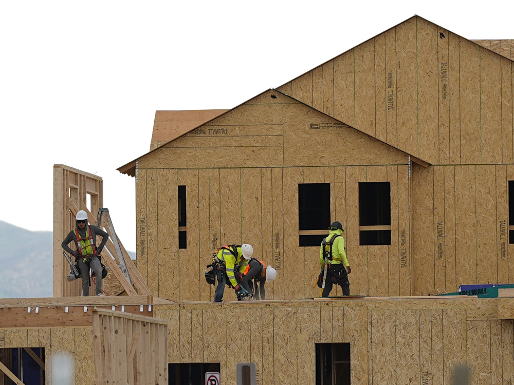 Five-year mortgage interest rates are starting to attract Canadian borrowers.