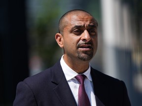 Menteri Perumahan BC Ravi Kahlon berbicara dalam acara perayaan pembukaan gedung apartemen sewaan, di Coquitlam, BC, pada 16 Mei 2023.
