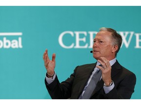 Greg Ebel, presiden dan CEO Enbridge Inc., berbicara pada konferensi CERAWeek by S&P Global 2023 di Houston, Texas, AS, pada hari Selasa, 7 Maret 2023. Industri energi global menghadapi ketidakpastian dan perubahan - - didorong oleh dampak pandemi global; pergeseran geopolitik dan perang yang dilancarkan oleh salah satu kekuatan energi utama dunia; harga energi yang tinggi; kendala rantai pasokan dan infrastruktur; dan ketidakstabilan ekonomi. Fotografer: Aaron M. Sprecher/Bloomberg