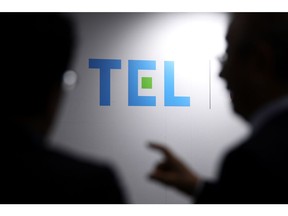 Logo Tokyo Electron Ltd. (TEL) ditampilkan pada pameran Semicon Japan di Tokyo, Jepang, pada Rabu, 13 Desember 2023. Pameran akan berlangsung hingga 15 Desember. Fotografer: Kiyoshi Ota/Bloomberg