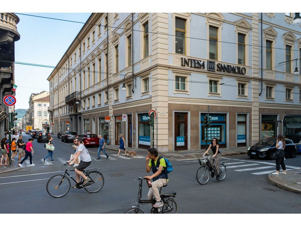 A bank branch of Intesa Sanpaolo SpA in Turin. Photographer: Francesca Volpi/Bloomberg