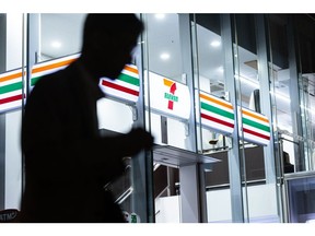 Toko serba ada 7-Eleven, dioperasikan oleh Seven & i Holdings Co., di kantor pusat perusahaan di Tokyo, Jepang, pada hari Jumat, 23 Agustus 2024. Persetujuan pemerintah Jepang dapat menjadi hambatan utama dalam Alimentation Couche-Tard Inc.' upayanya untuk mengakuisisi Seven & i Holdings Co., jika berhasil. Terlepas dari apakah tawaran pembelian tersebut bersifat bersahabat atau bermusuhan, kesepakatan tersebut dapat diblokir atau ketentuan perjanjian diubah, jika pihak berwenang menganggapnya sebagai risiko keamanan nasional.