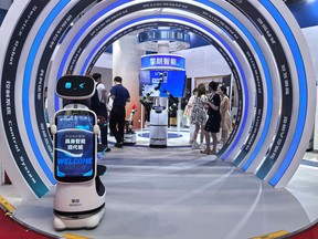 Stan Robotika KEENON pada Konferensi Robot Dunia 2024 di Beijing, Cina