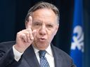 Perdana Menteri Quebec François Legault mengumumkan perubahan kebijakan imigrasi Quebec pada konferensi pers di Montreal.