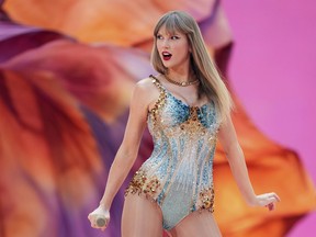 FILE - Taylor Swift tampil di Stadion Wembley sebagai bagian dari Eras Tour-nya pada hari Jumat, 21 Juni 2024 di London.