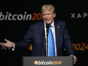 FILE - Donald Trump berbicara di Konferensi Bitcoin 2024 27 Juli 2024, di Nashville, Tenn.