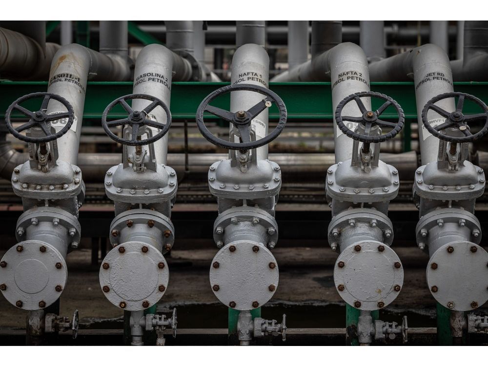 Oil Slips on Prospect of Increased Supplies From Iraq and Russia