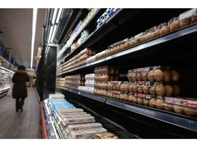 Karton telur di toko kelontong di New York pada 12 Februari. Fotografer: Yuki Iwamura/Bloomberg