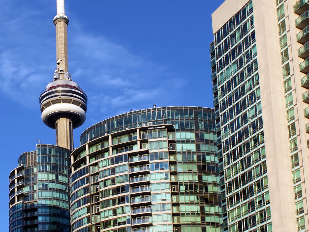 Penjualan rata -rata dalam harga Toronto turun 2,2 persen dibandingkan dengan tahun sebelumnya menjadi $ 1.084.547.