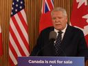 Perdana Menteri Ontario Doug Ford menembak kembali ke Presiden AS Donald Trump setelah tarif dikenakan terhadap Kanada sebagaimana diantisipasi di blok McDonald di samping Queens Park pada 4 Maret 2025.