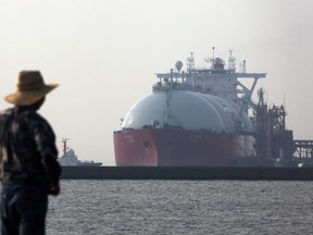 Gas alam cair Kanada, khususnya, sangat menarik di Asia, di mana Pantai Barat kami memiliki keunggulan pengiriman dibandingkan Kanal Panama yang lebih jauh dan sangat padat.