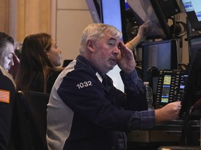 Pengamat pasar mengatakan mereka tidak melihat beberapa tanda yang umumnya menunjukkan reli rebound yang bermakna sedang dikerjakan, termasuk apa yang dikenal sebagai kapitulasi, atau penjualan di seluruh papan yang menunjukkan sentimen telah menjadi terlalu negatif dan siap untuk terbalik.