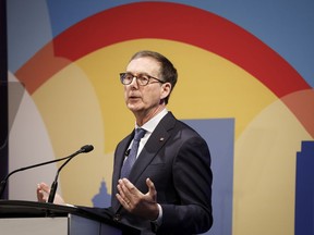 Gubernur Bank Kanada Tiff Macklem, menyampaikan pidato tentang kebijakan moneter di acara pengembangan ekonomi Calgary di Calgary, Alta., Kamis, 20 Maret 2025.