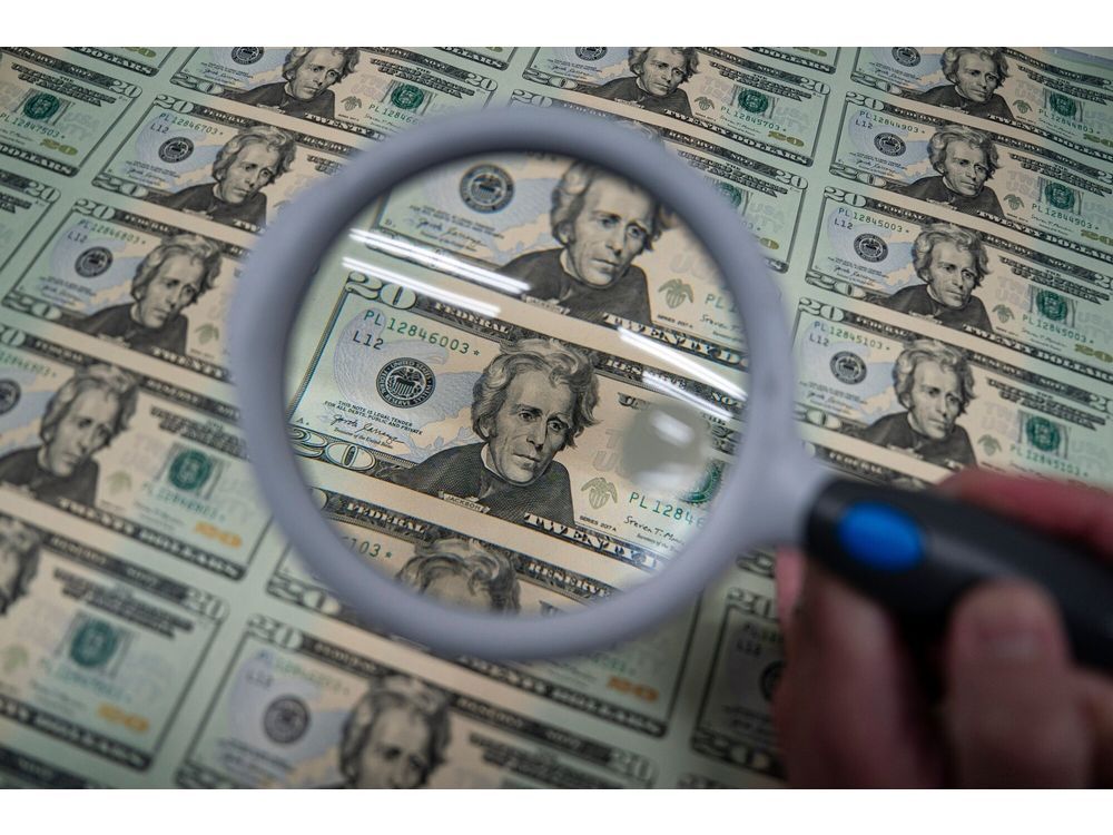 Dollar Faces Biggest Threat in Decades From ‘Scary’ Moves, Summers Says