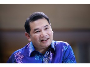 Rafizi Ramli, Menteri Ekonomi Malaysia, selama wawancara TV Bloomberg di sela -sela Forum Ekonomi Malaysia 2025 di Kuala Lumpur, Malaysia, pada hari Kamis, 9 Januari 2025. Memulihkan kesehatan fiskal adalah Kunci untuk Malaysia untuk mempertahankan skor tertinggi di Awrah Politik. Fotografer: Samsul Said/Bloomberg