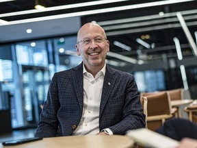 Victor Dodig, Kepala Eksekutif Canadian Imperial Bank of Commerce, di CIBC Square di Toronto, Ont., 2022.