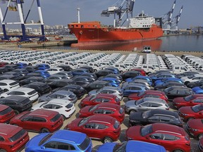 Pemandangan Udara Terminal Ro-Ro Untuk Pengiriman Kendaraan di Yantai di Provinsi Shandong Tiongkok Timur, Kamis, 3 April 2025. (Chinatopix via AP) China Out